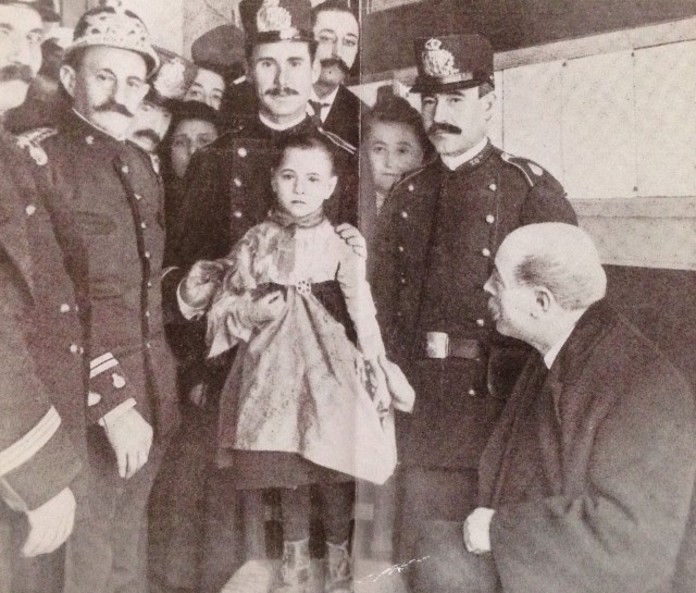 Teresita with the policemen who saved her