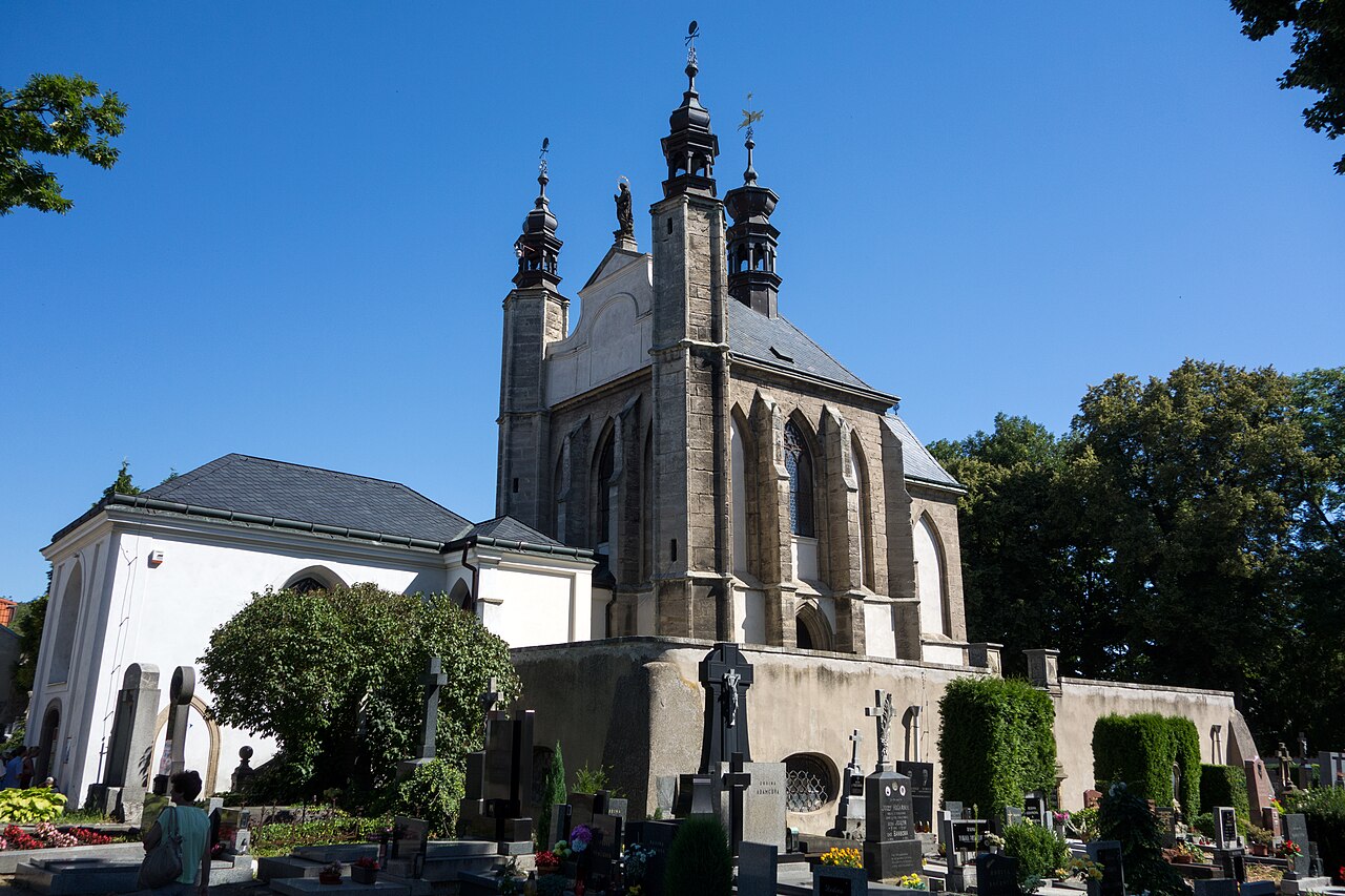 La chiesa cimiteriale di Ognissanti a Sedlec, sopra l'ossario